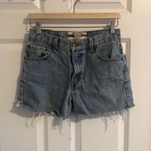 ❌ SOLD // Vintage Levi’s Cut-off Denim high-Waisted Short